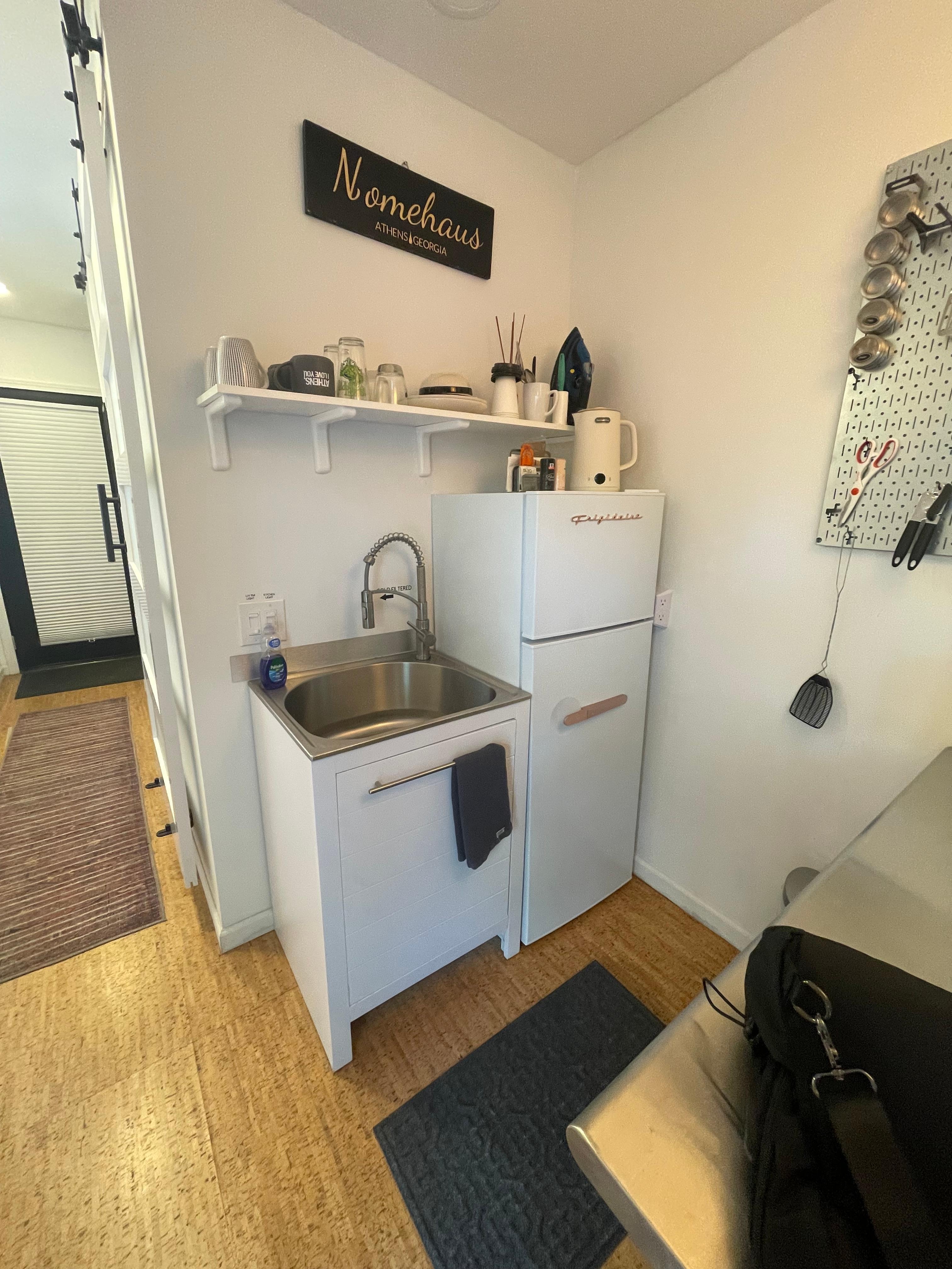 Love the cute fridge. 