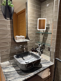 Very nice set up for the sink area and a fabulous Dyson hair dryer. That thing is like a Mercedes!