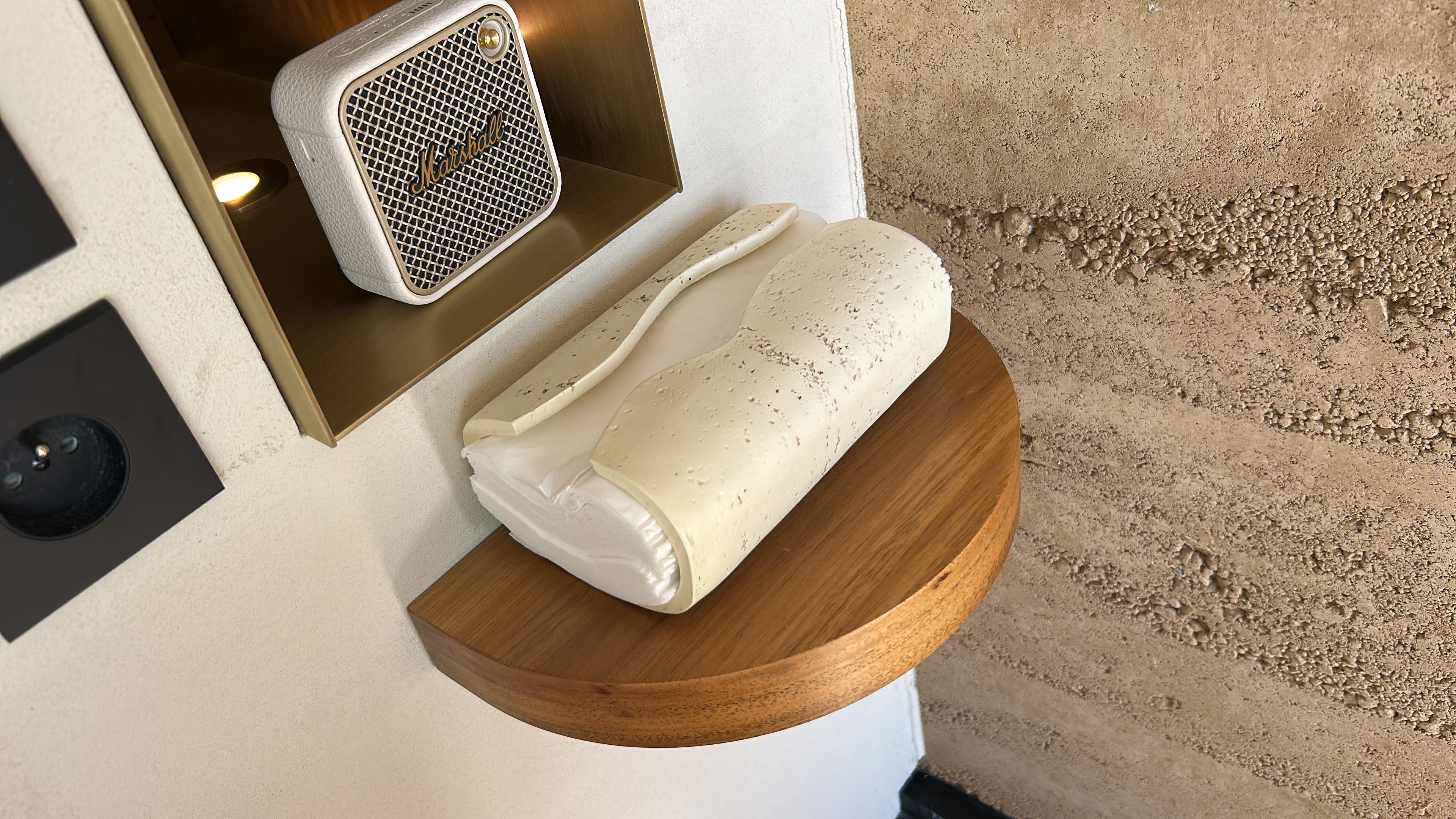 Enceinte pour mettre u. Petit fond musicale 