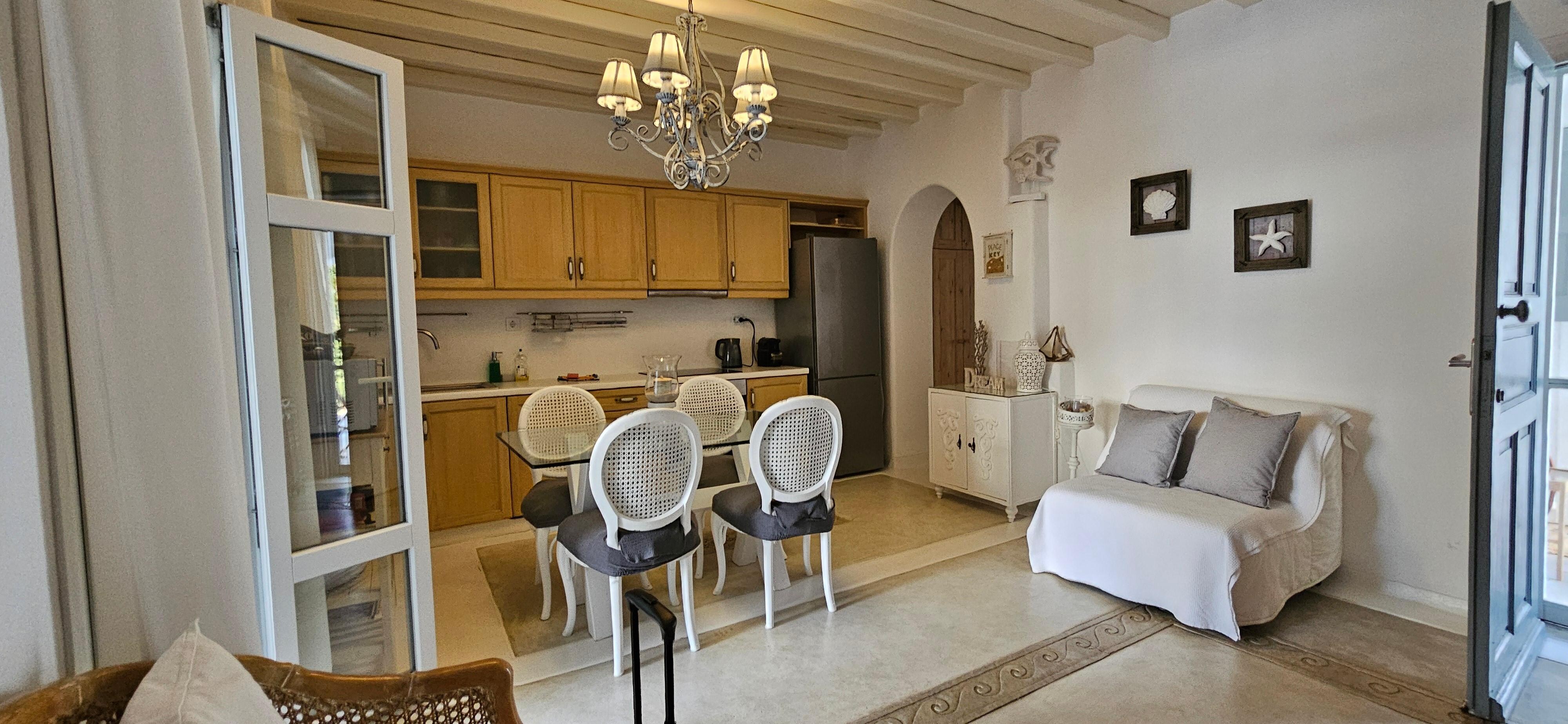 Lounge/Dining area