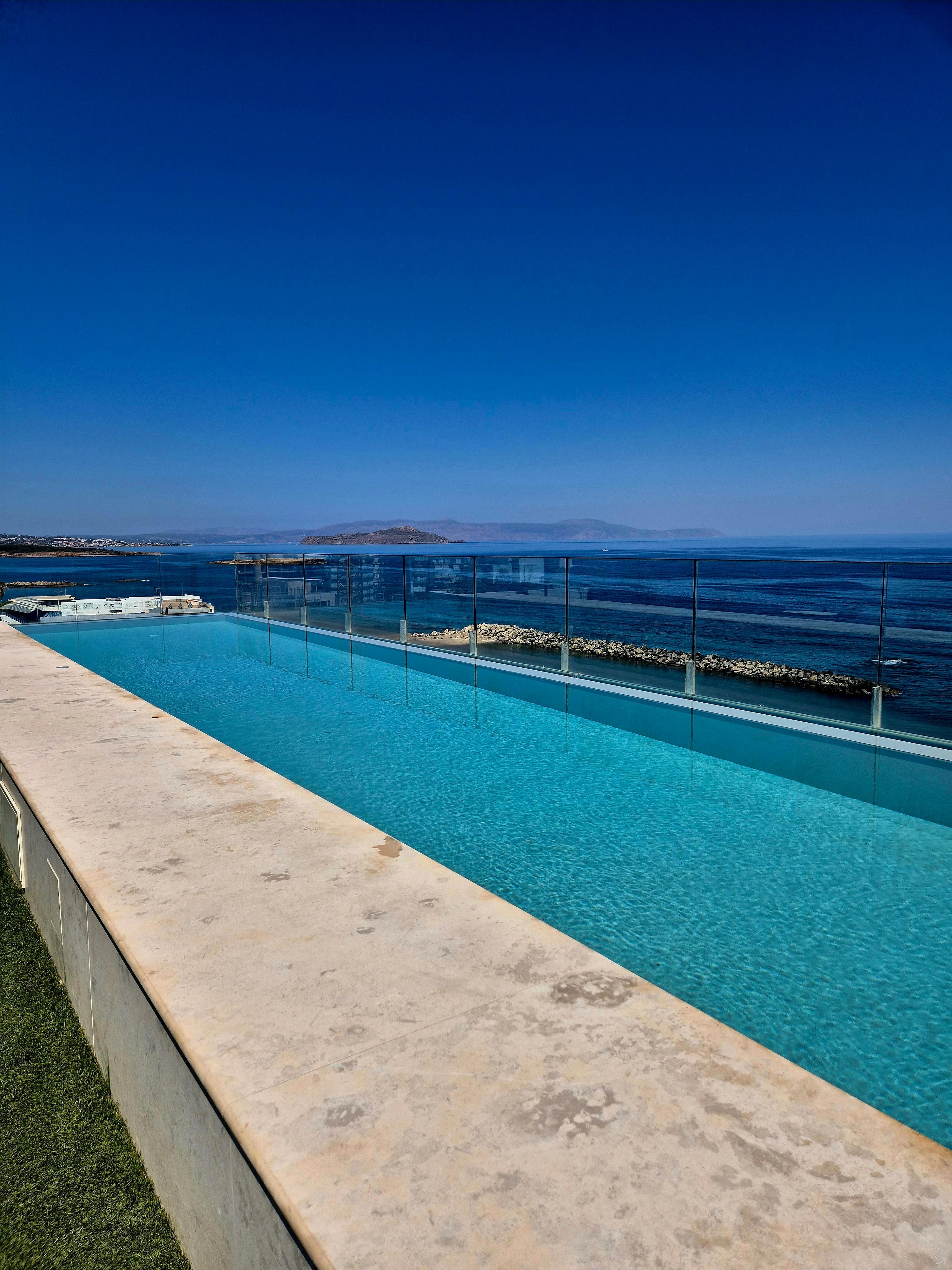 Roof top pool