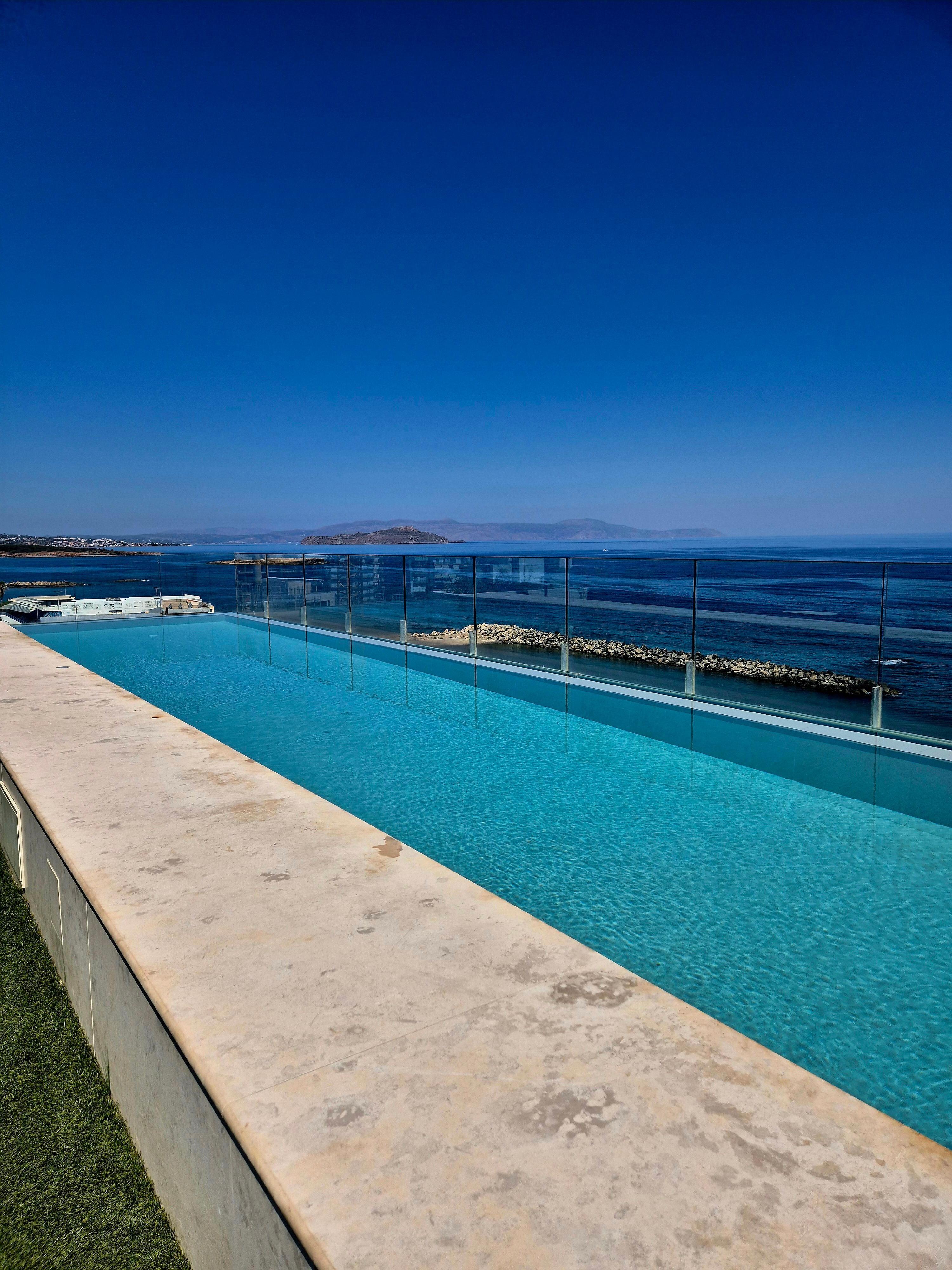 Roof top pool