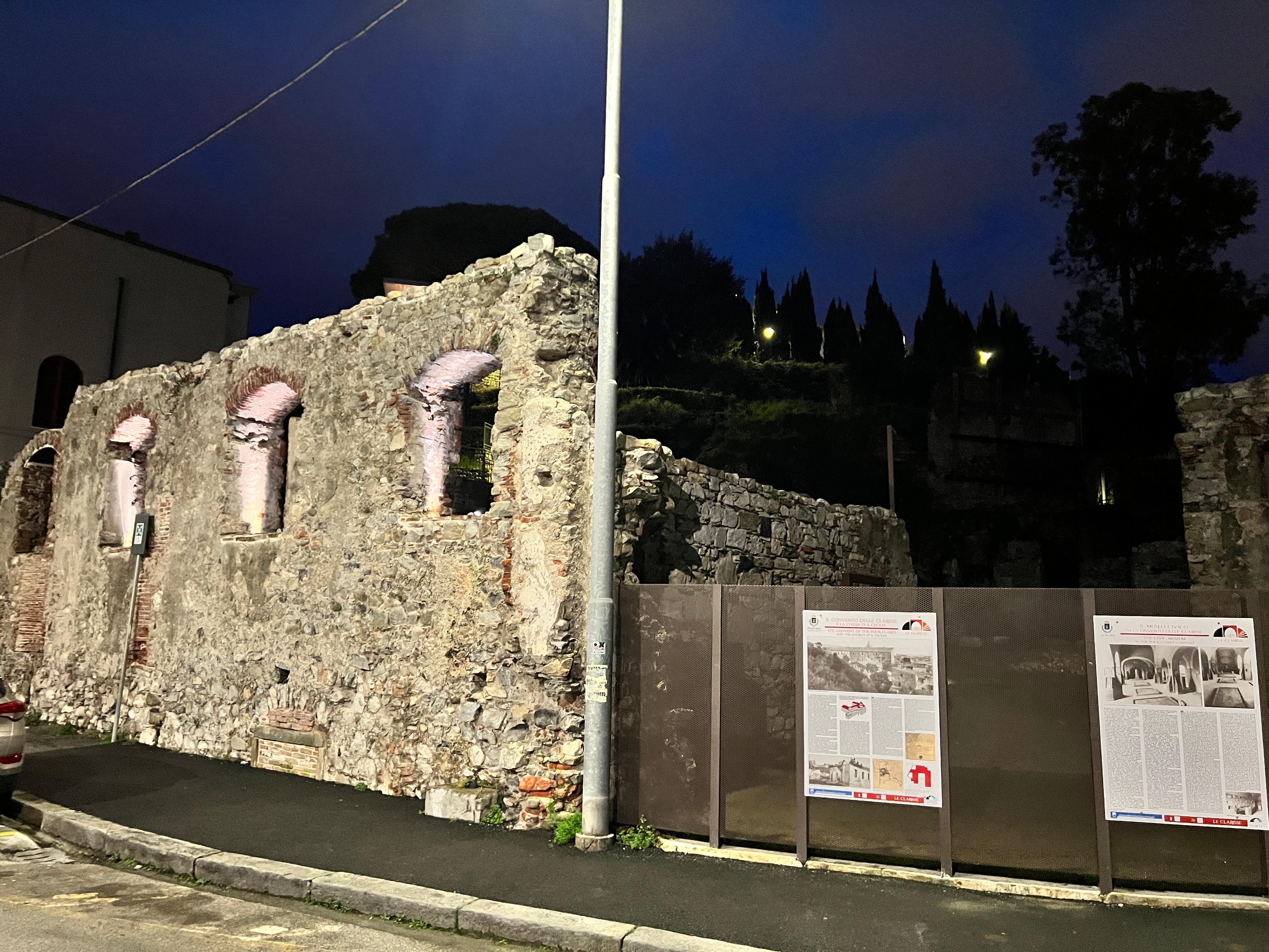 Vista exterior frente al castello