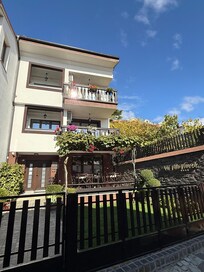 Great location & easy to find.