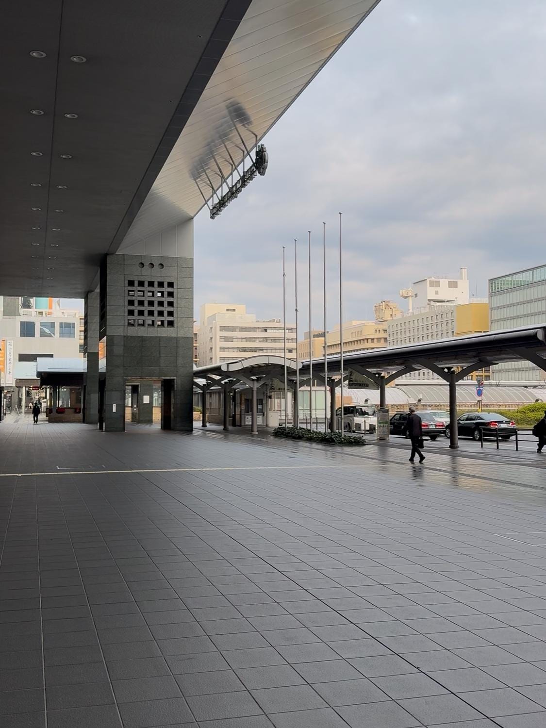2 minutes walk to Kyoto Station entrance, main bus stop area, underground / Metro (Chikatetsu) and a taxi stand. And dozens of decent restaurants at your fingertips. 