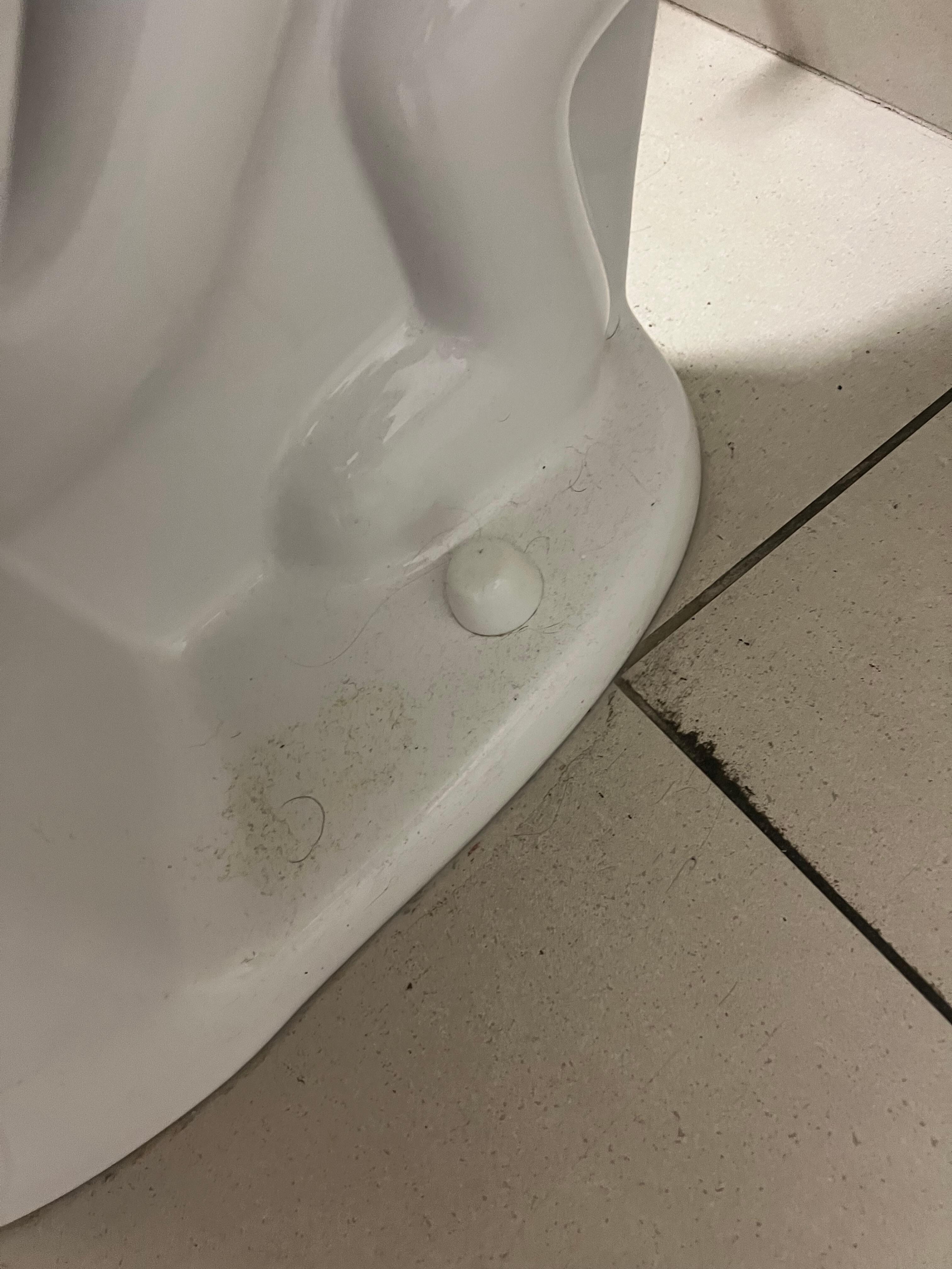 Dirty toilet 