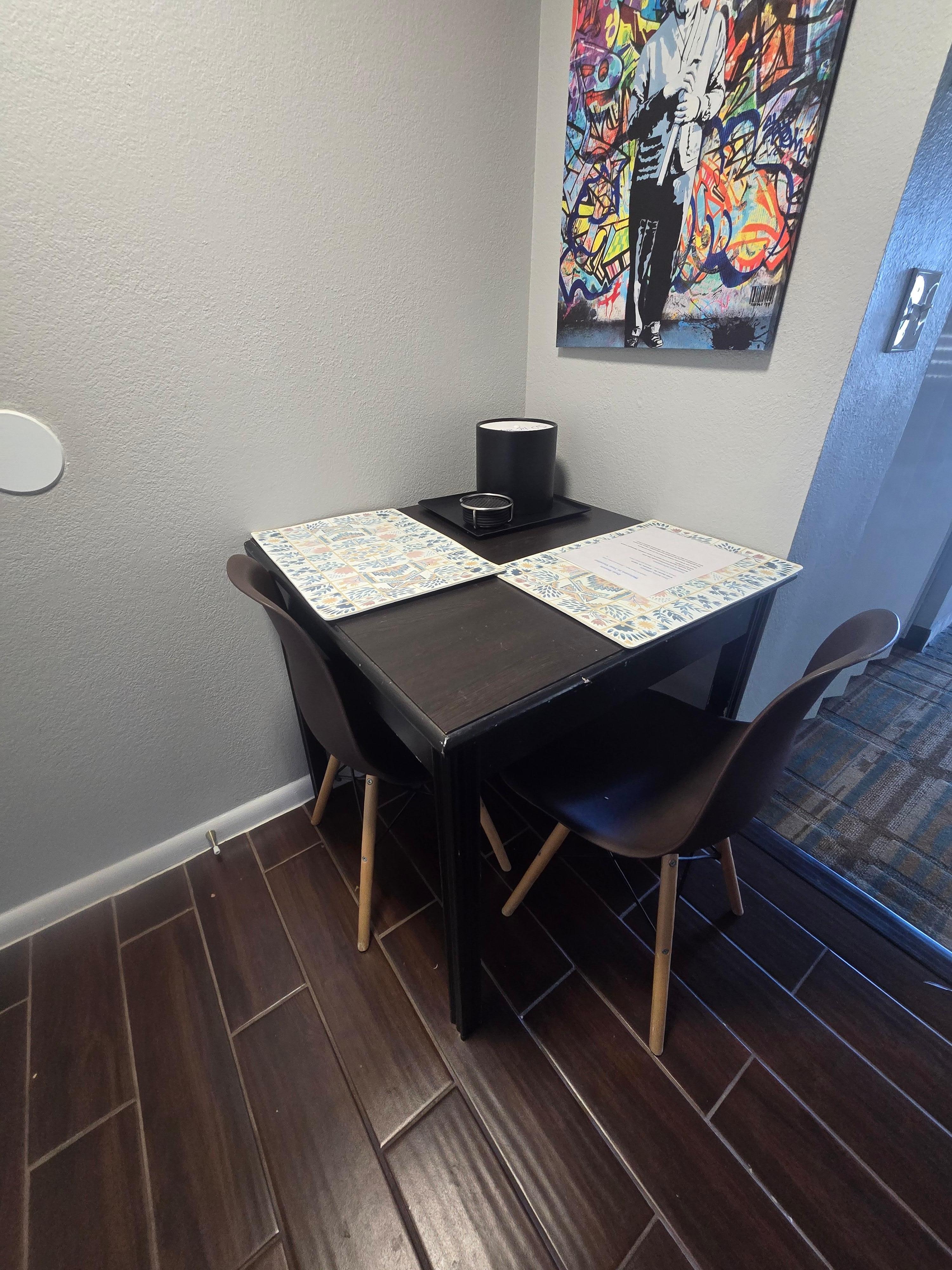 Kitchen table w 2 chairs.
