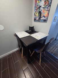 Kitchen table w 2 chairs.