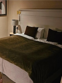 Sängen var lite mjuk men gick att sova i.