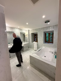 Amazing bathroom!! And the tub-wow!