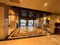 Foyer.