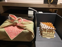 My wife “WoW WoW Wow” about this Sushi Bento, attractive price and I love the details