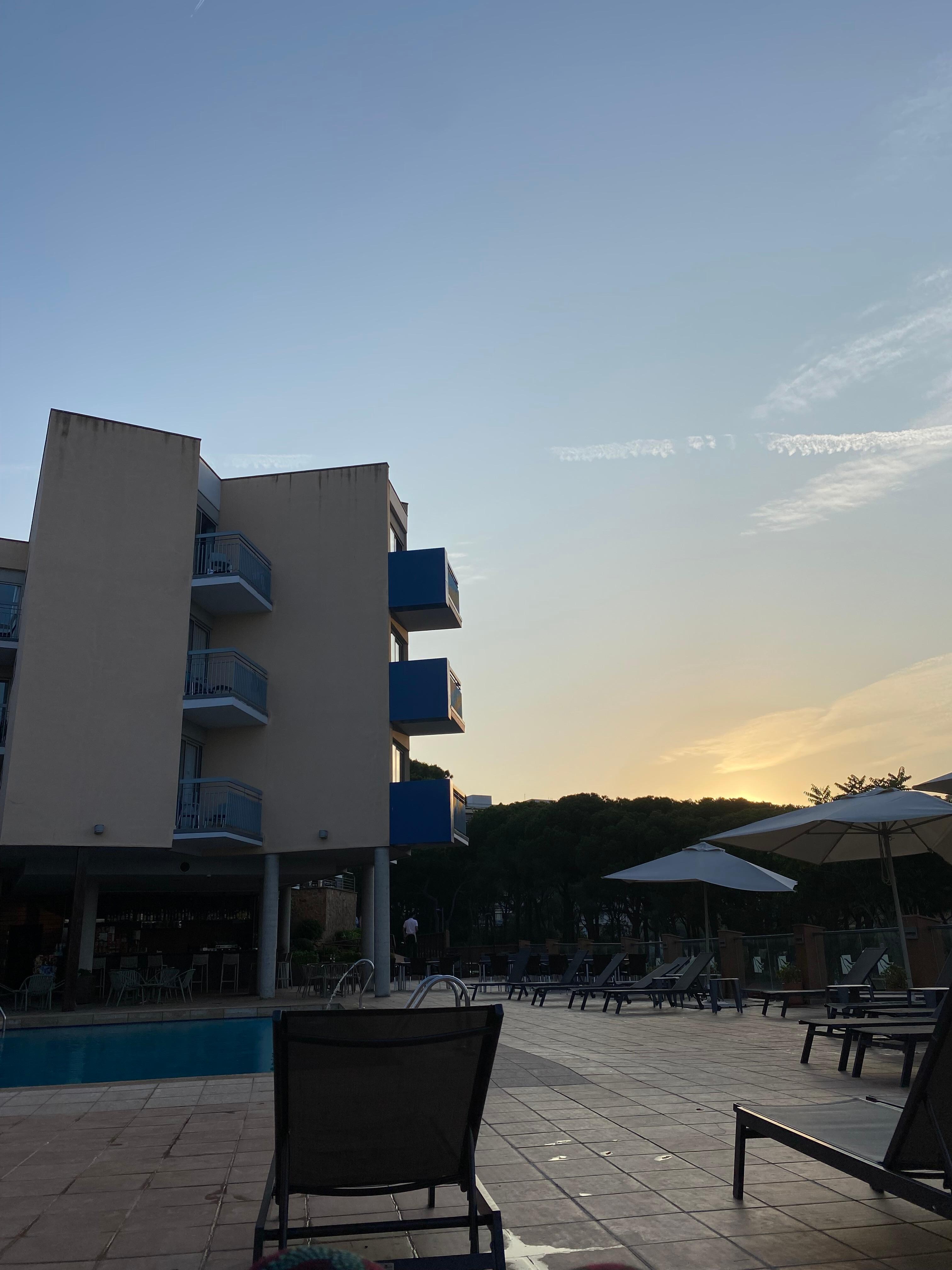 Coucher de soleil depuis la piscine 