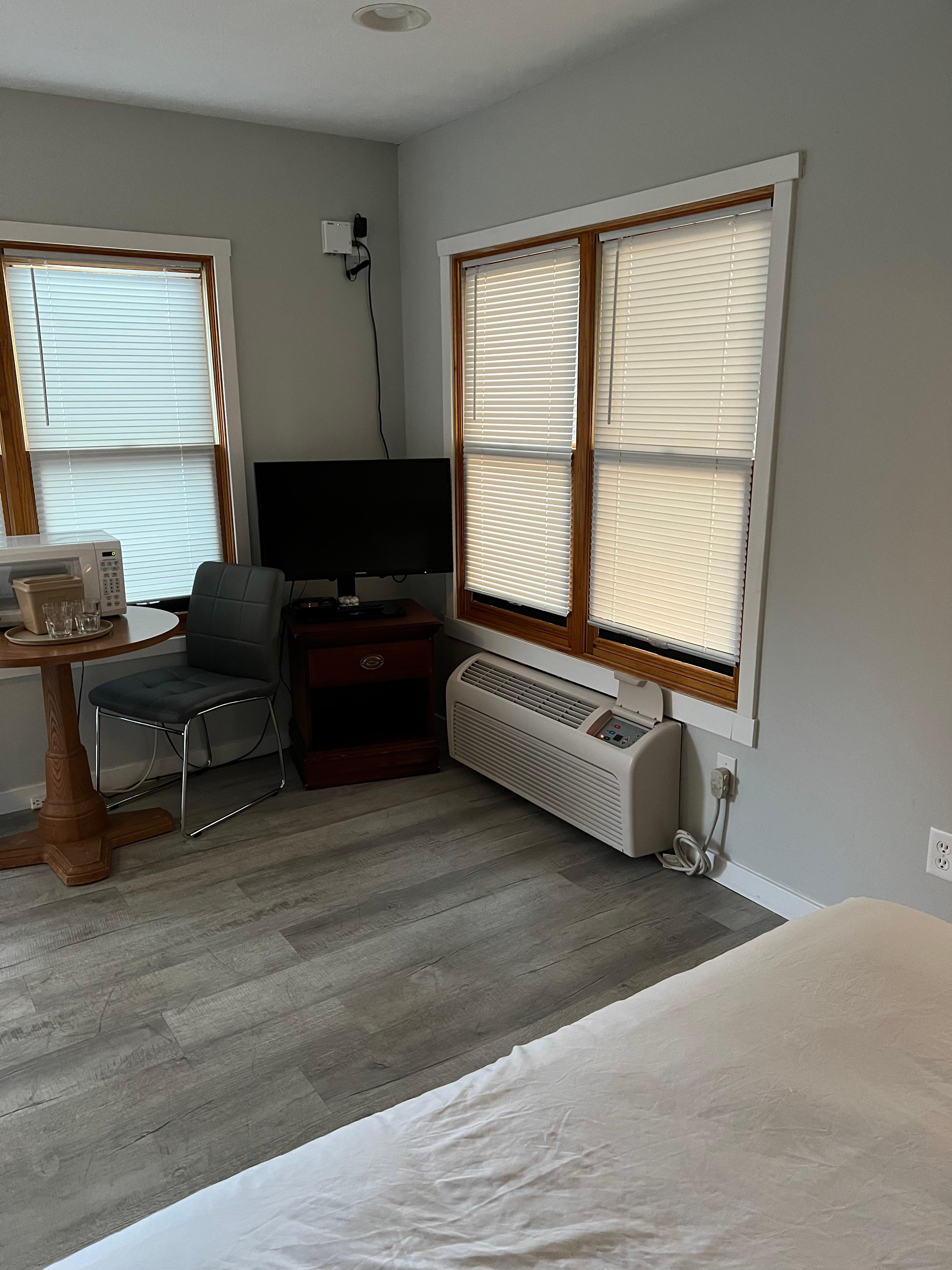 A smelly room without a jacuzzi