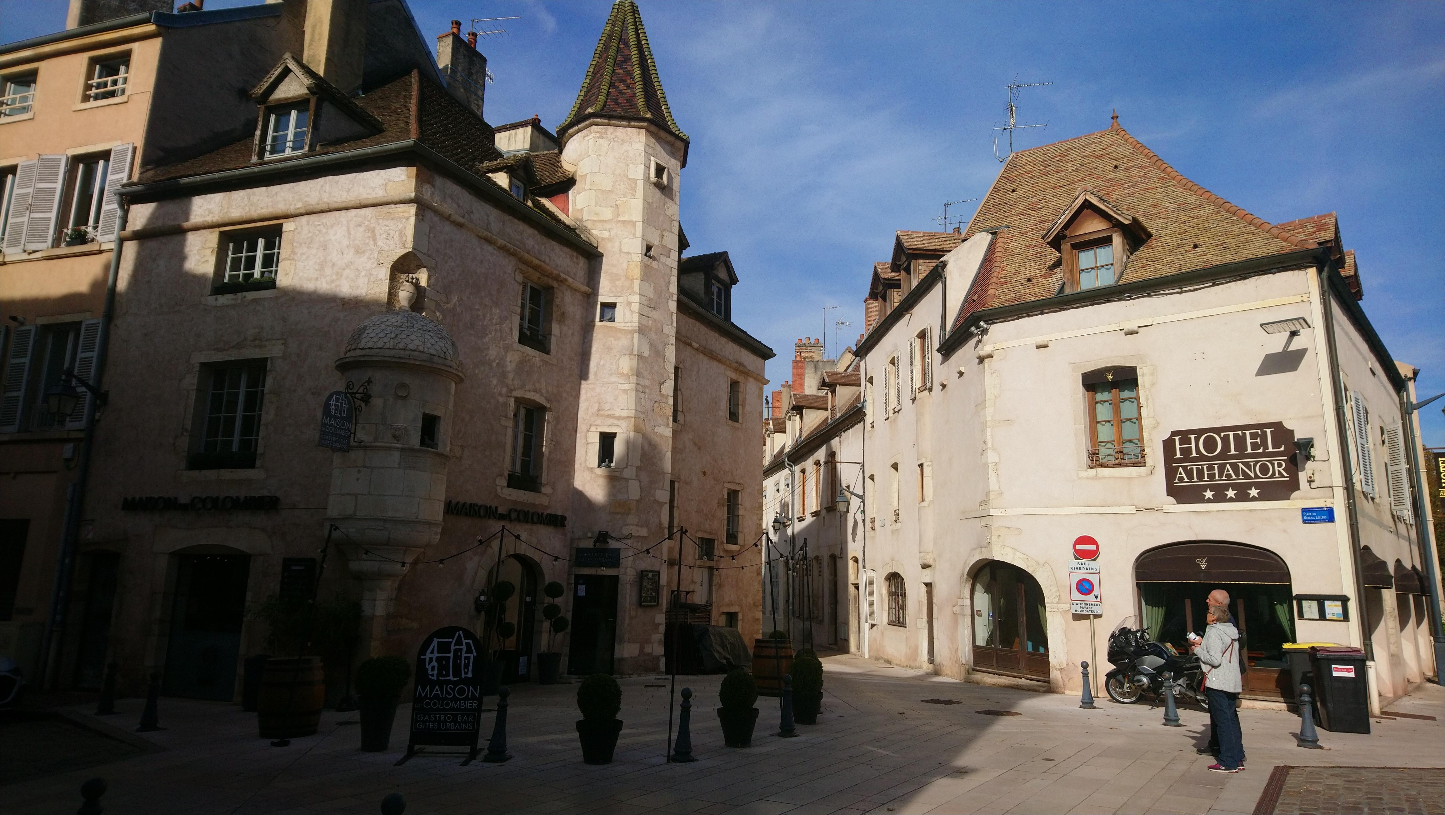 The hotel location 5 stars