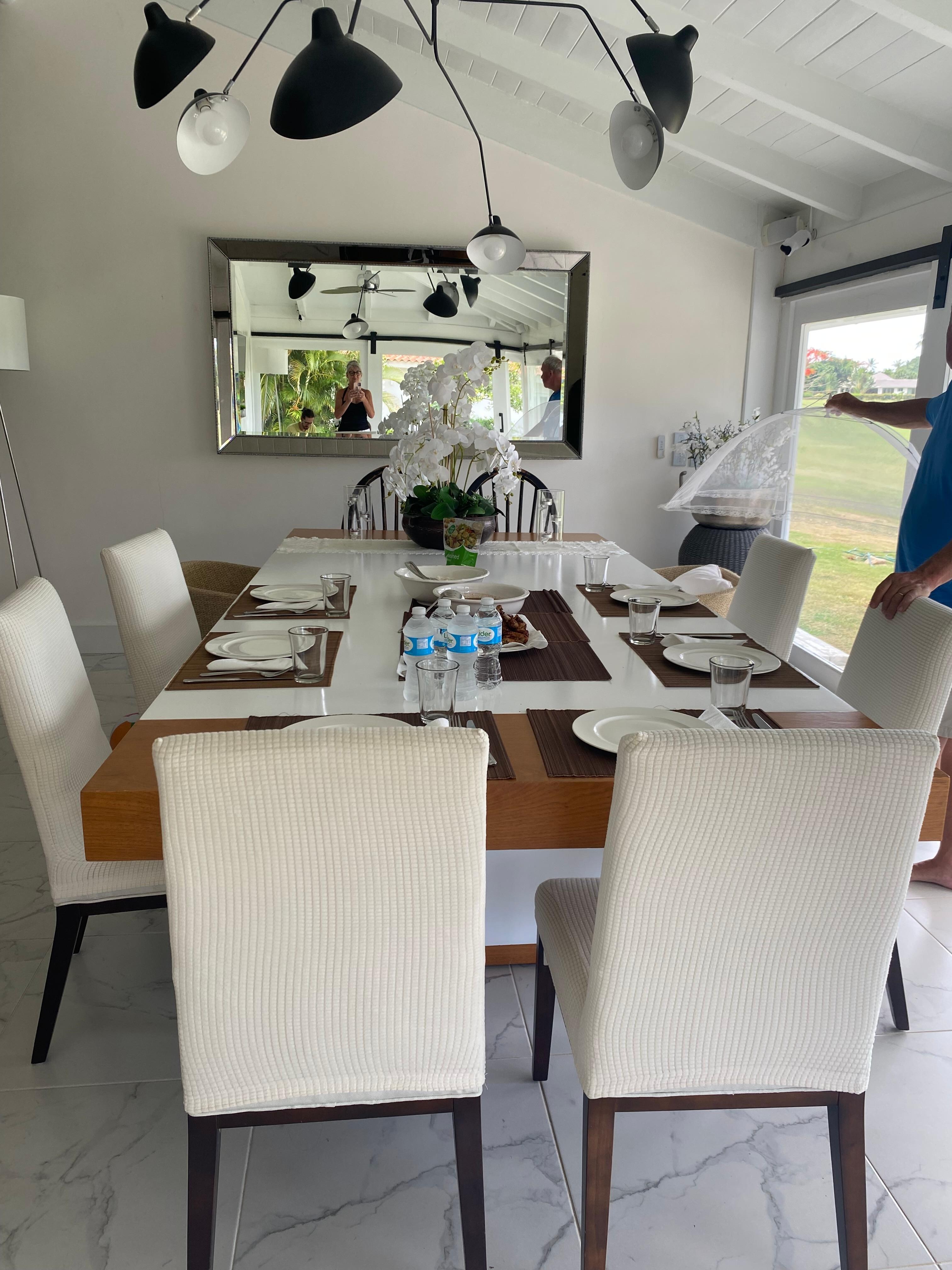 Table set for lovely Dominican lunch.
