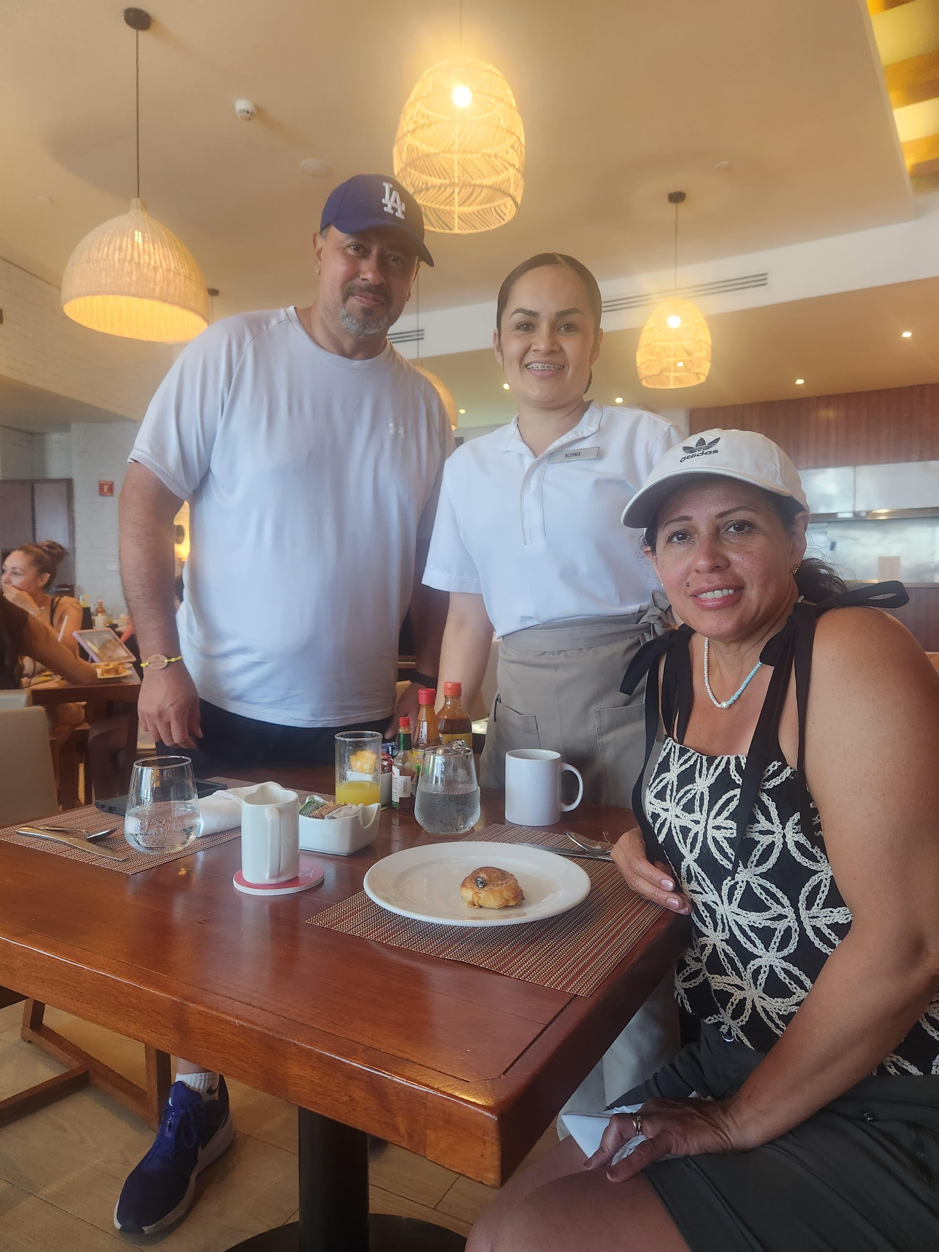 With Norma (Vela buffet)