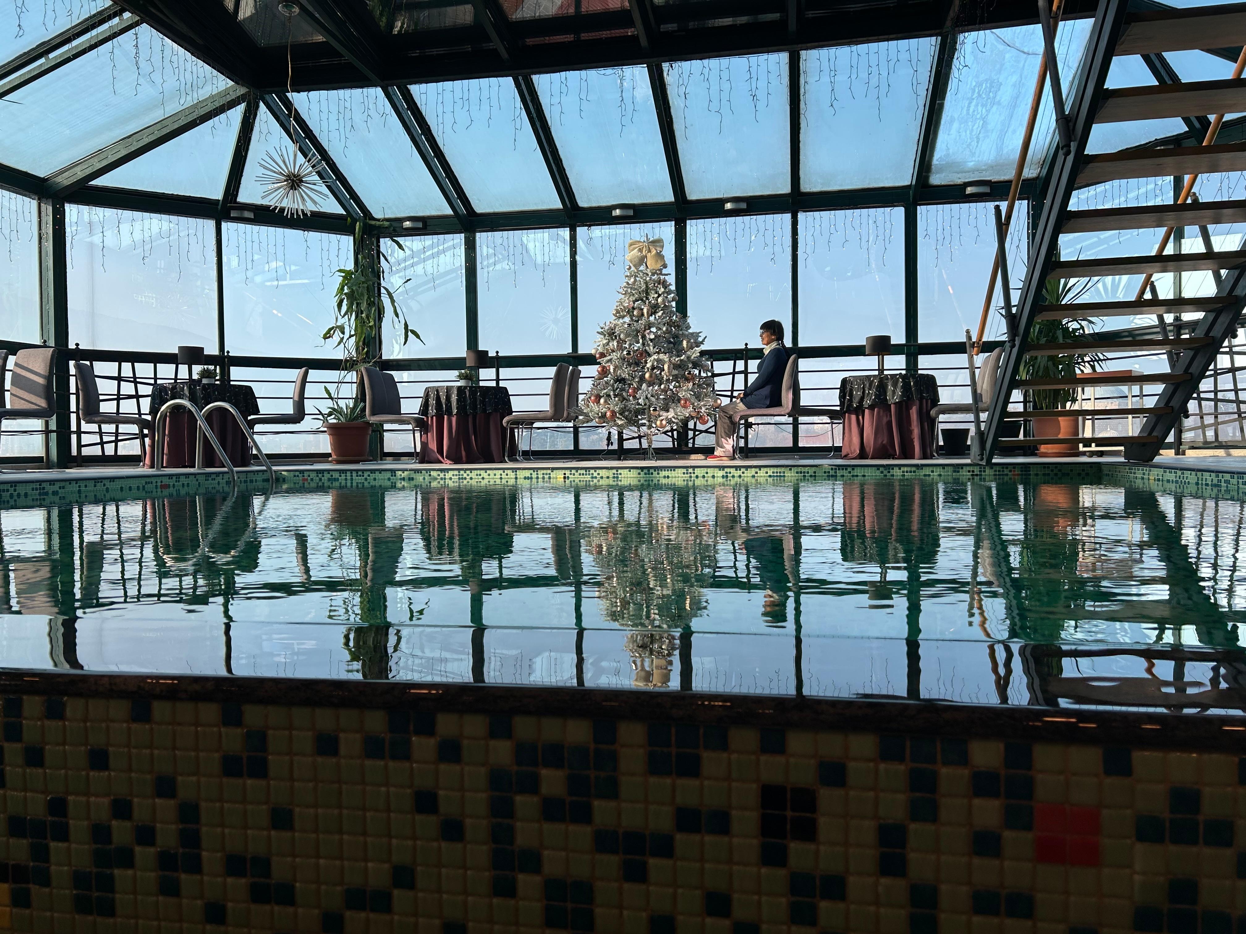 7th floor dining and bar 