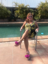 Last hour by the pool waiting for shuttle in my new twoobs - only shop in byron that sells them.