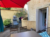 Het ruime dakterras,