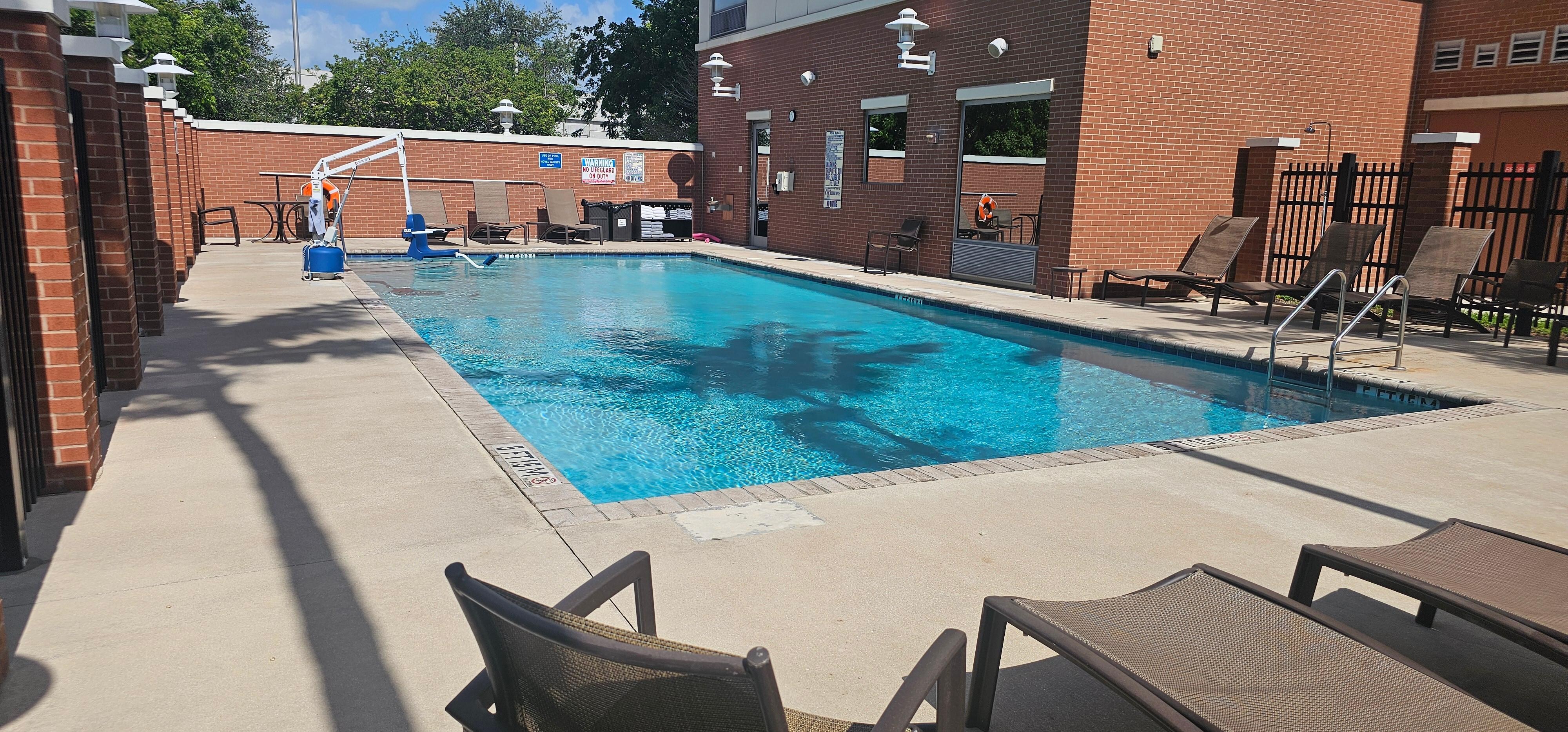 Great pool with nice chairs
