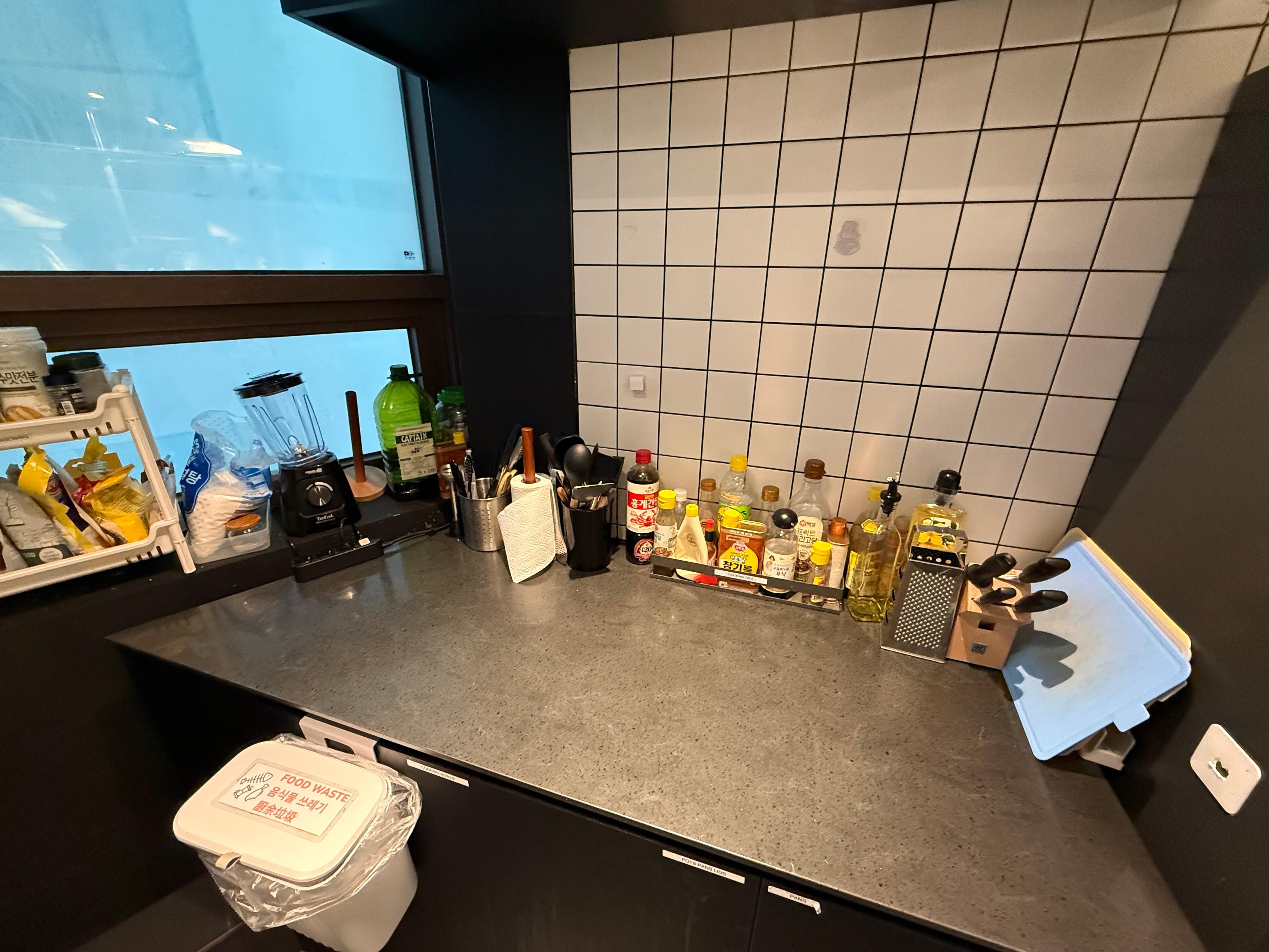 調味料を使い、自分で調理をすることができる。