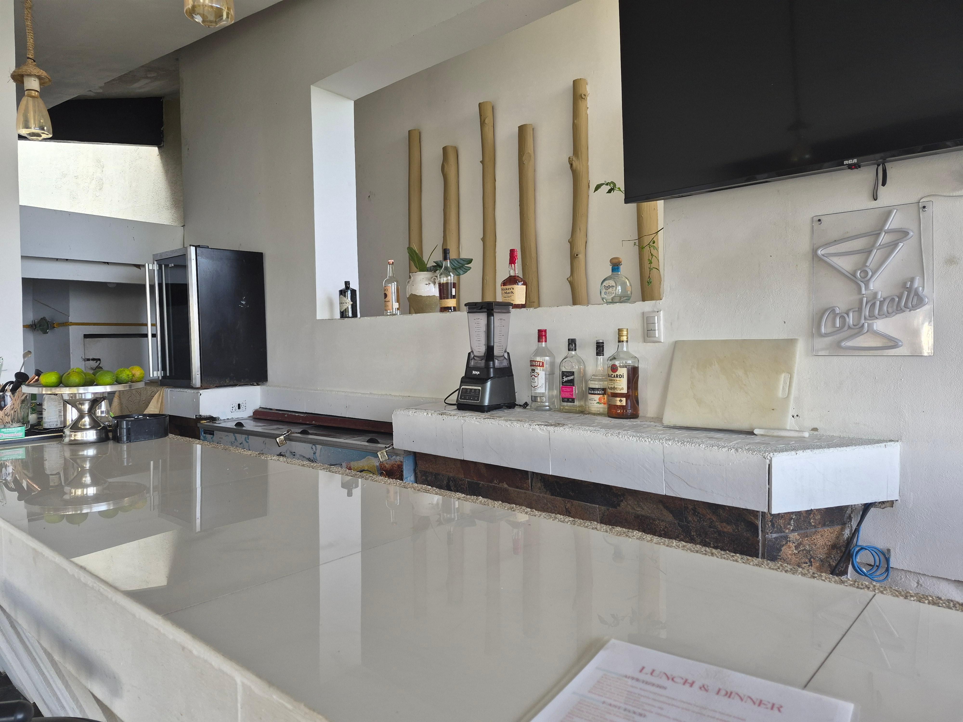 Restaurant bar