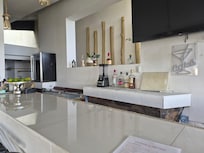 Restaurant bar