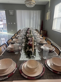 The amazing long table decorated in our Christmas theme 🥰