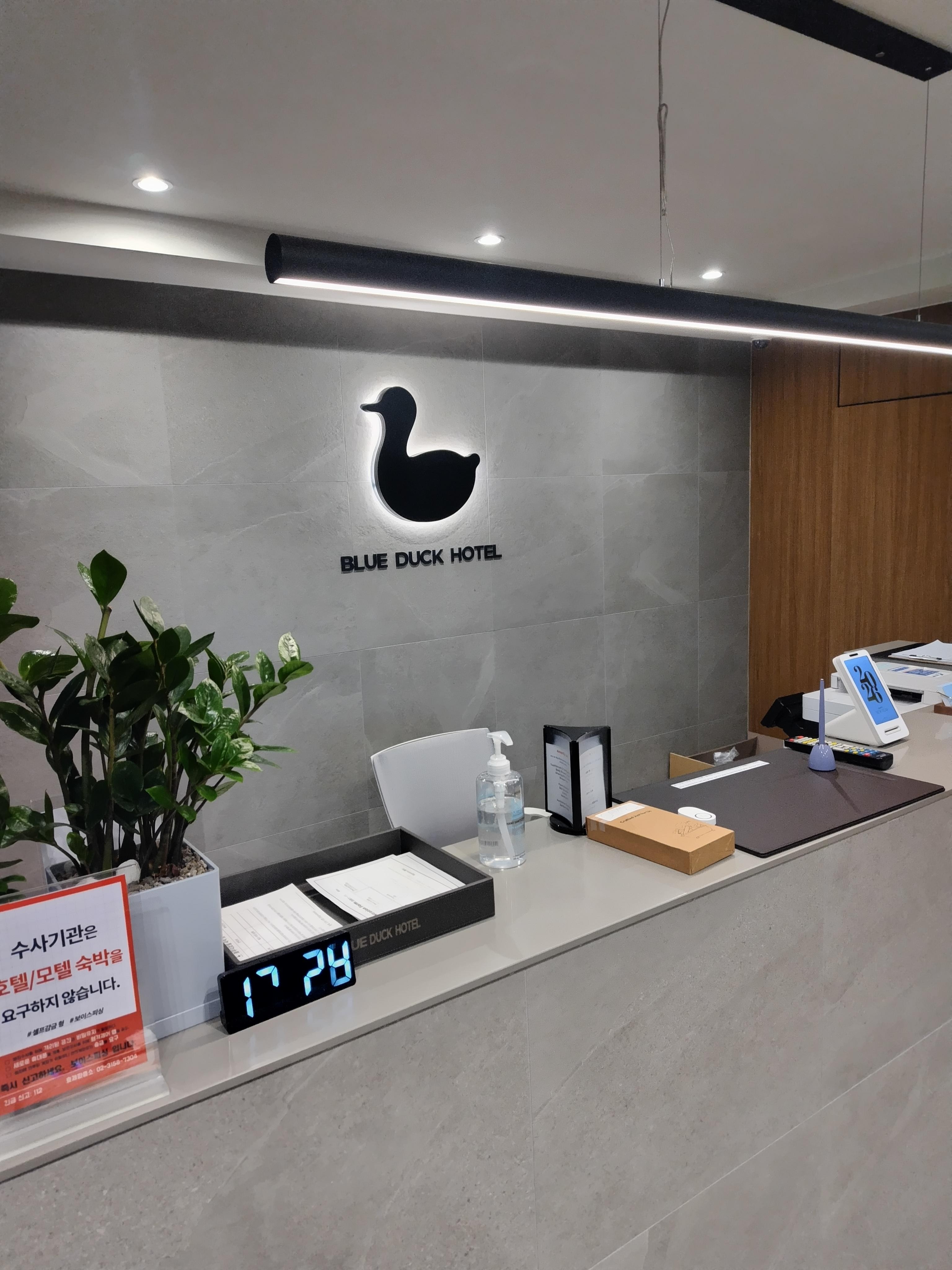 フロントは基本スタッフ一名が常駐