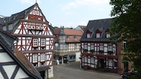 Gasthaus Pfeif am Marktplatz und Blick auf Nachbarhäuser