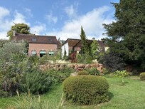 Ensemble gĂźte et jardin