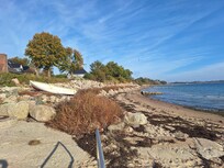 Von Holnis ein ganzes Stück am Strand entlang. Begehrt unter Anglern.