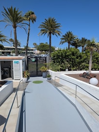 Pathway to free public carpark with access to the beach
