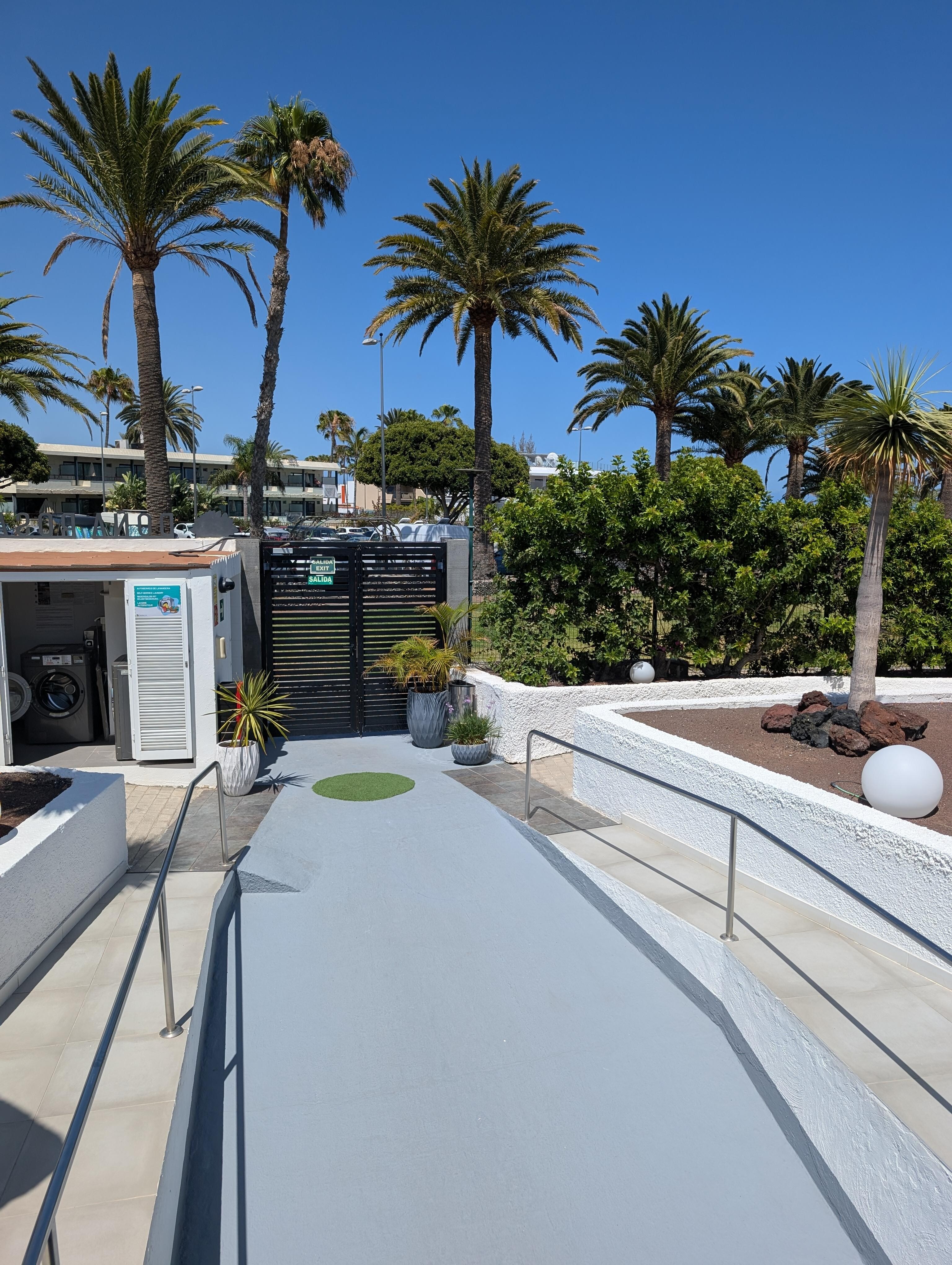 Pathway to free public carpark with access to the beach 