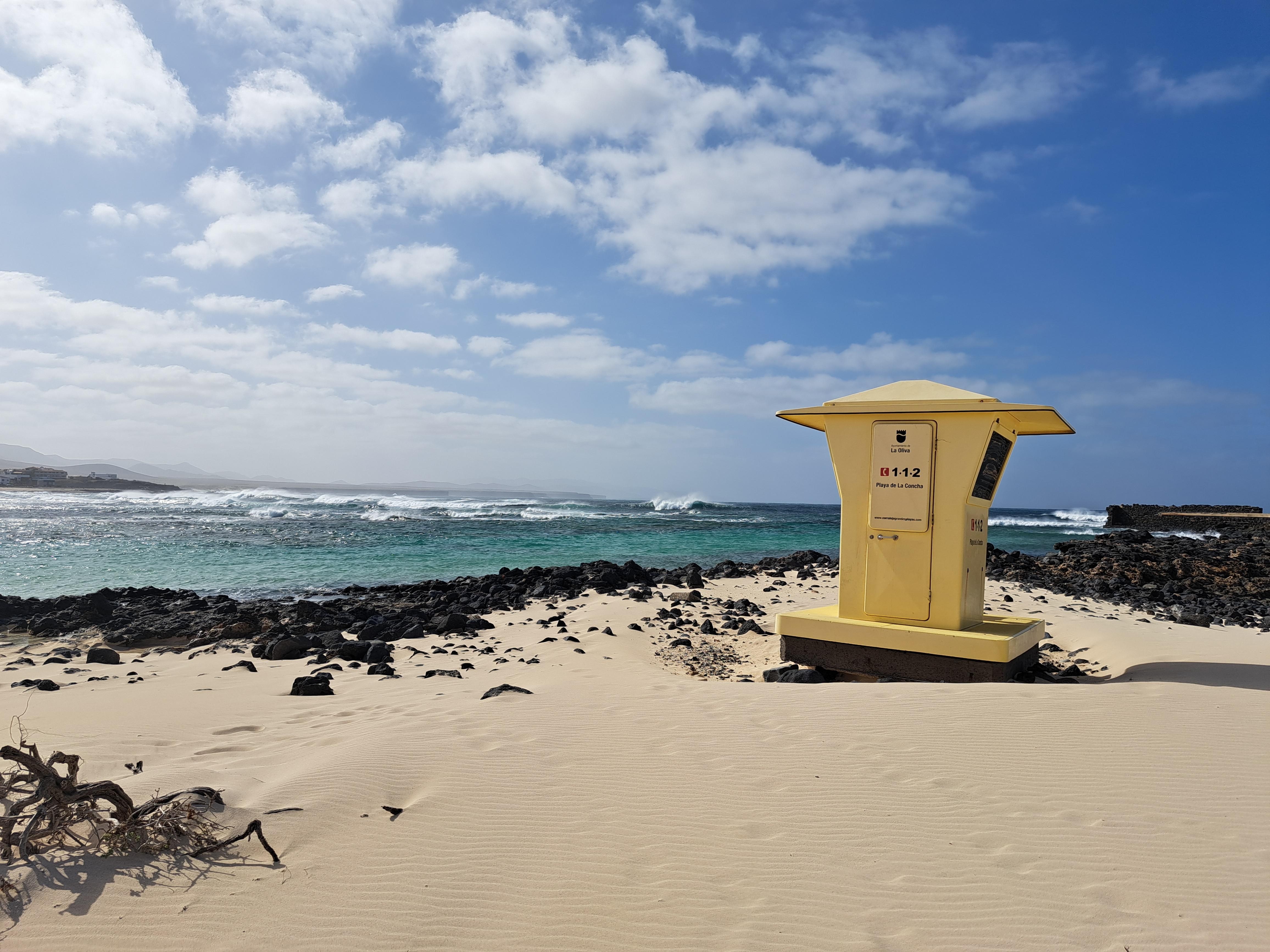 Kleiner Strand mit DLRG. Geschützt und daher wesentlich sicherer zum Schwimmen als die meiszen anderen. 