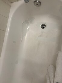 Horrible bathtub, don’t want you to take shower