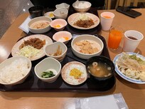 夕食は選べて、サラダバーとドリンクバー