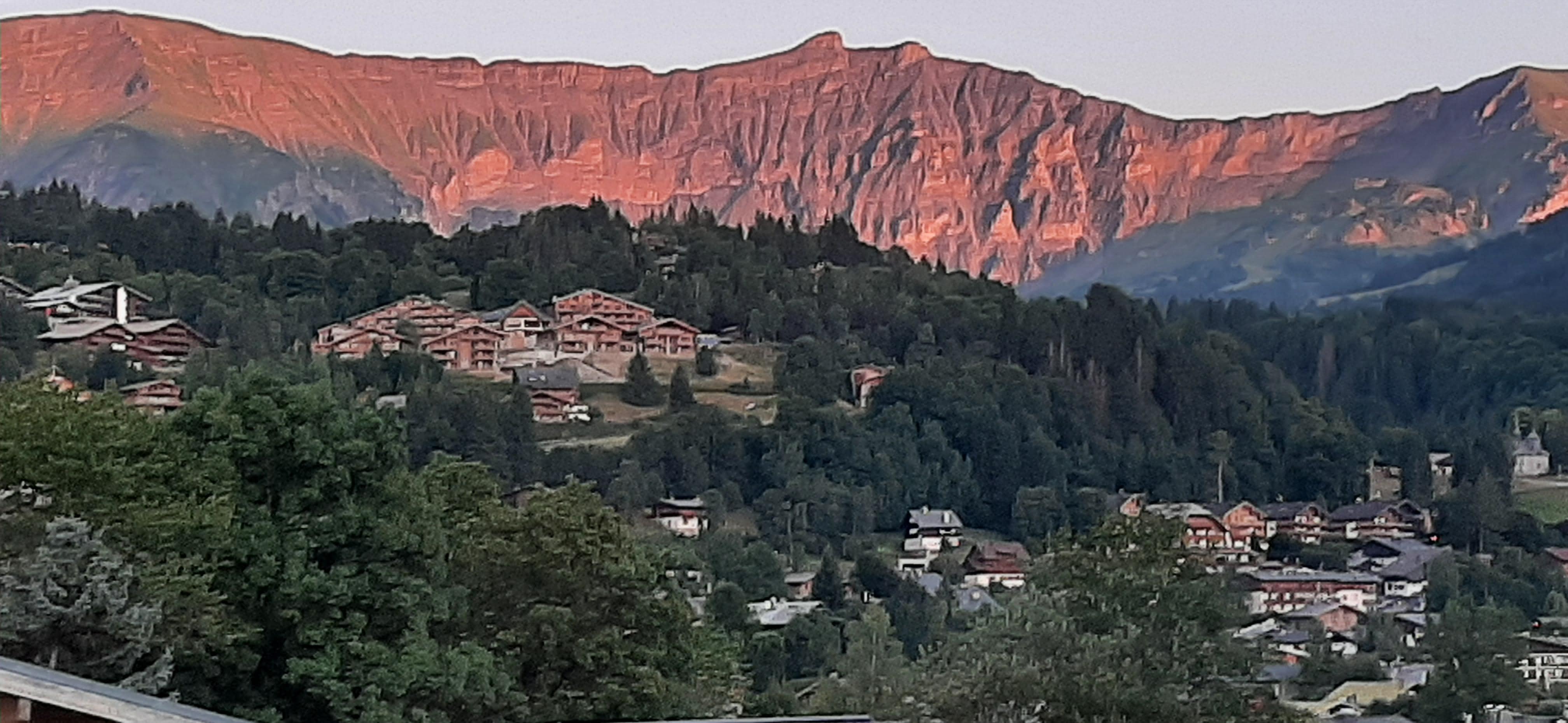 VUE ZOOMÉE DEPUIS L'appartement le massif du Mont Joly.
