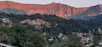 VUE ZOOMĂE DEPUIS L'appartement le massif du Mont Joly.