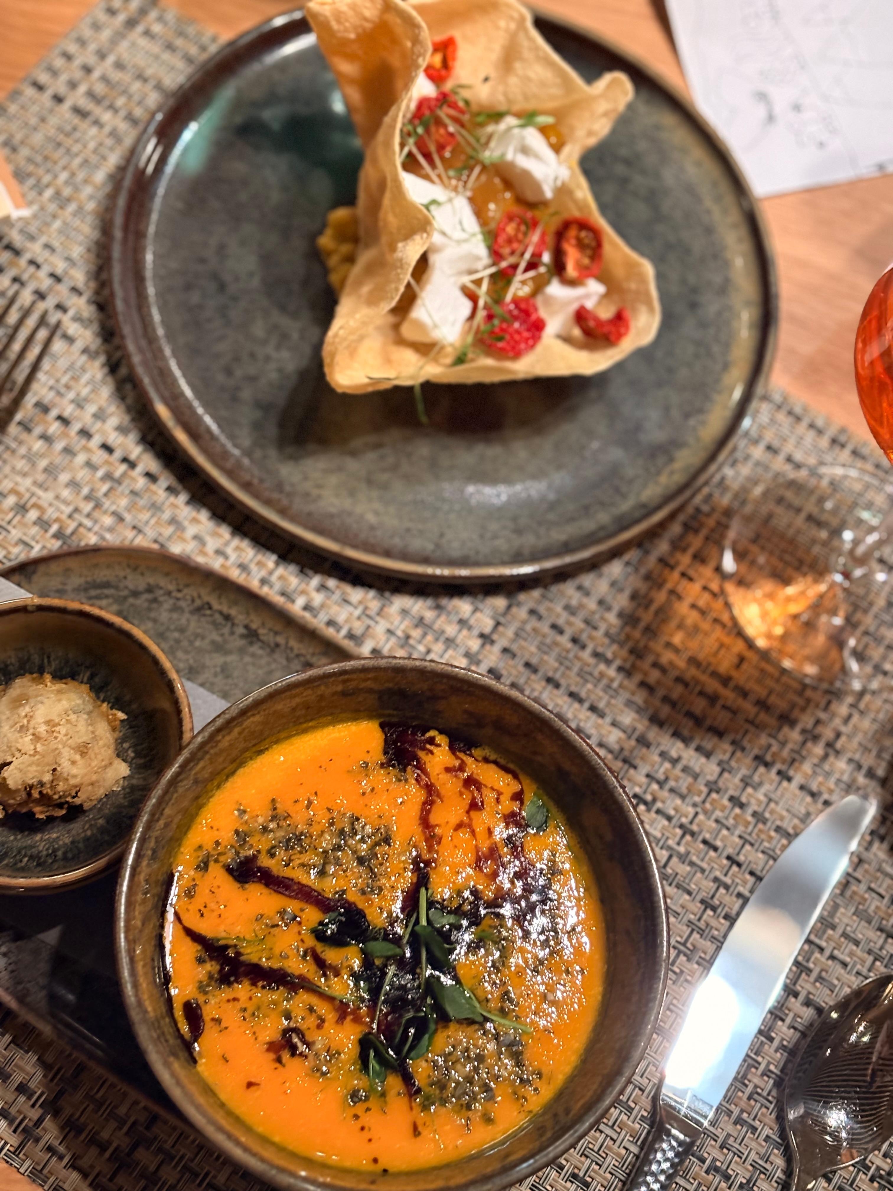 Linsensalat und Kürbissuppe im Lakeside
