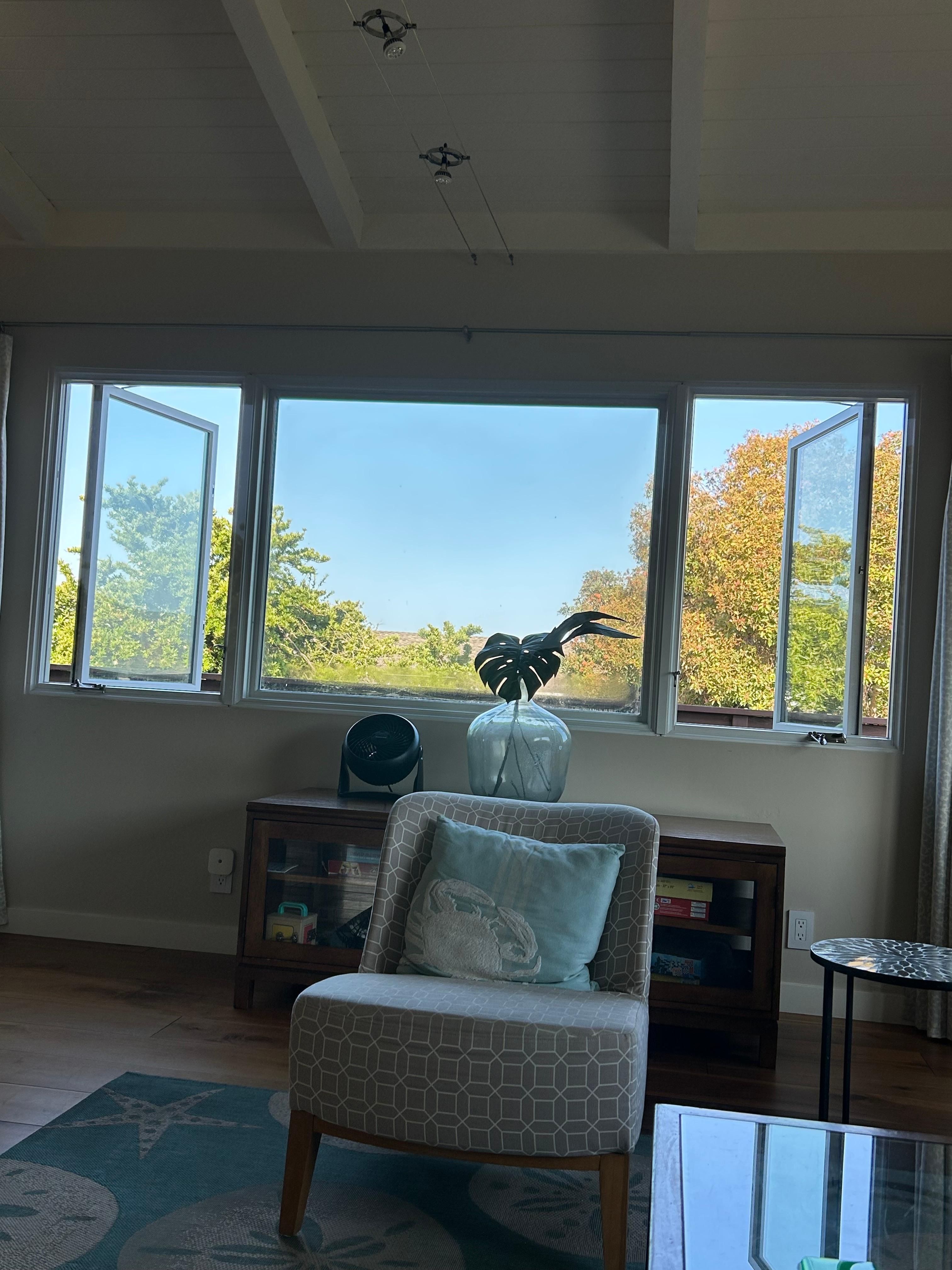 Plenty of open windows let in the Pacific breeze