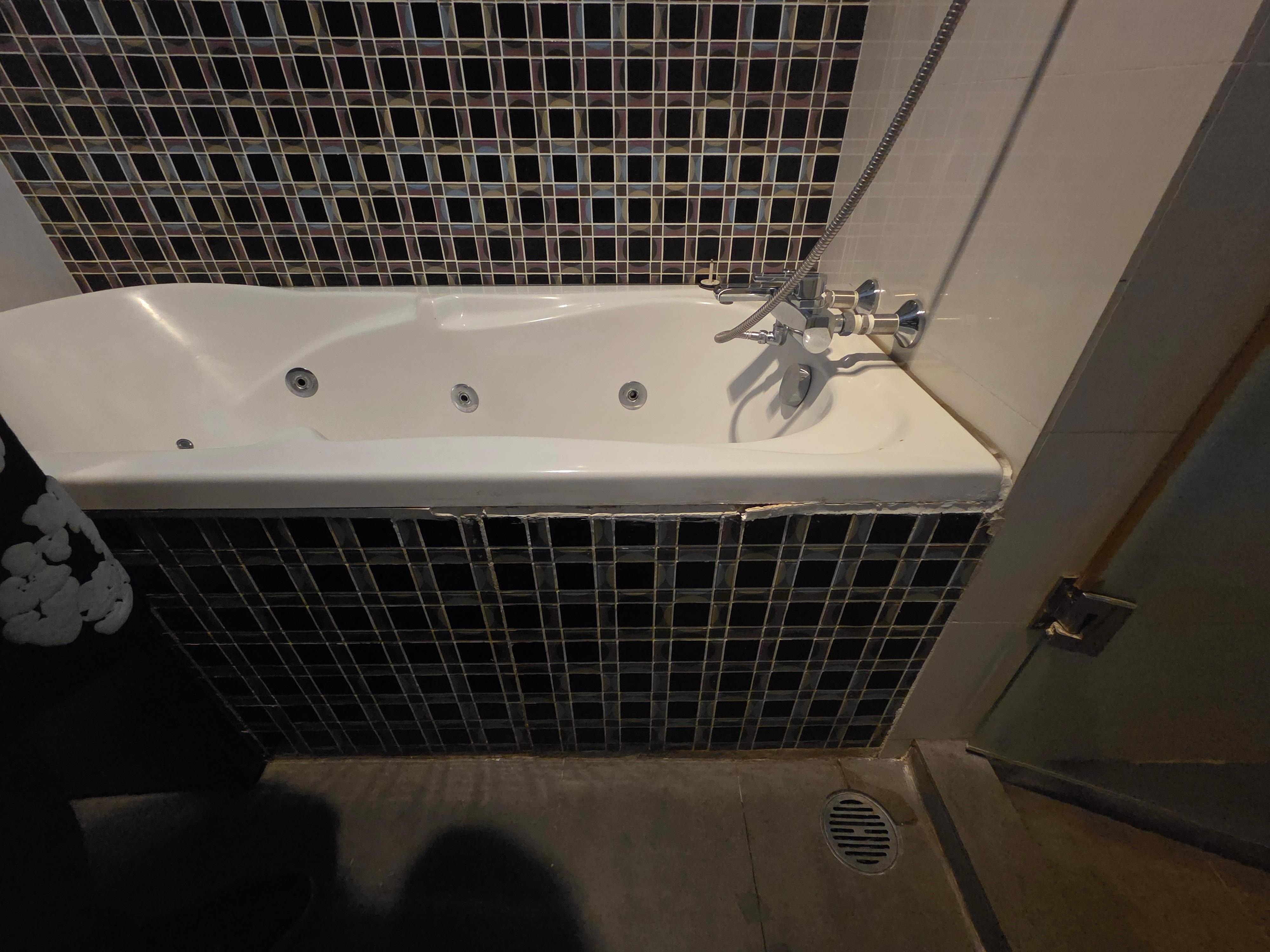 Bathroom was dirty and tub had broken pieces on it. A ton of mosquitoes were in the tub doing a backstroke. 