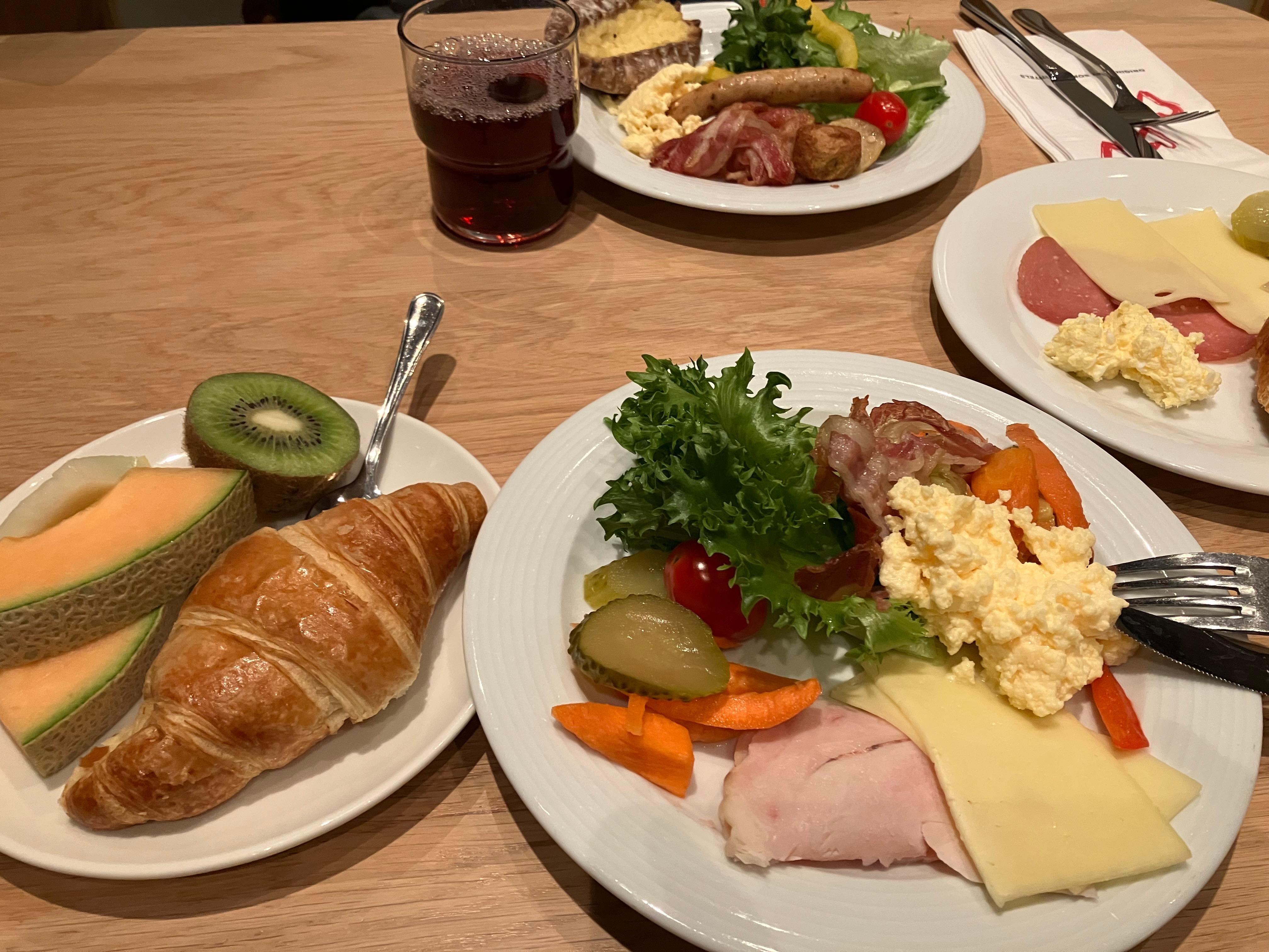 朝食ビュッフェ