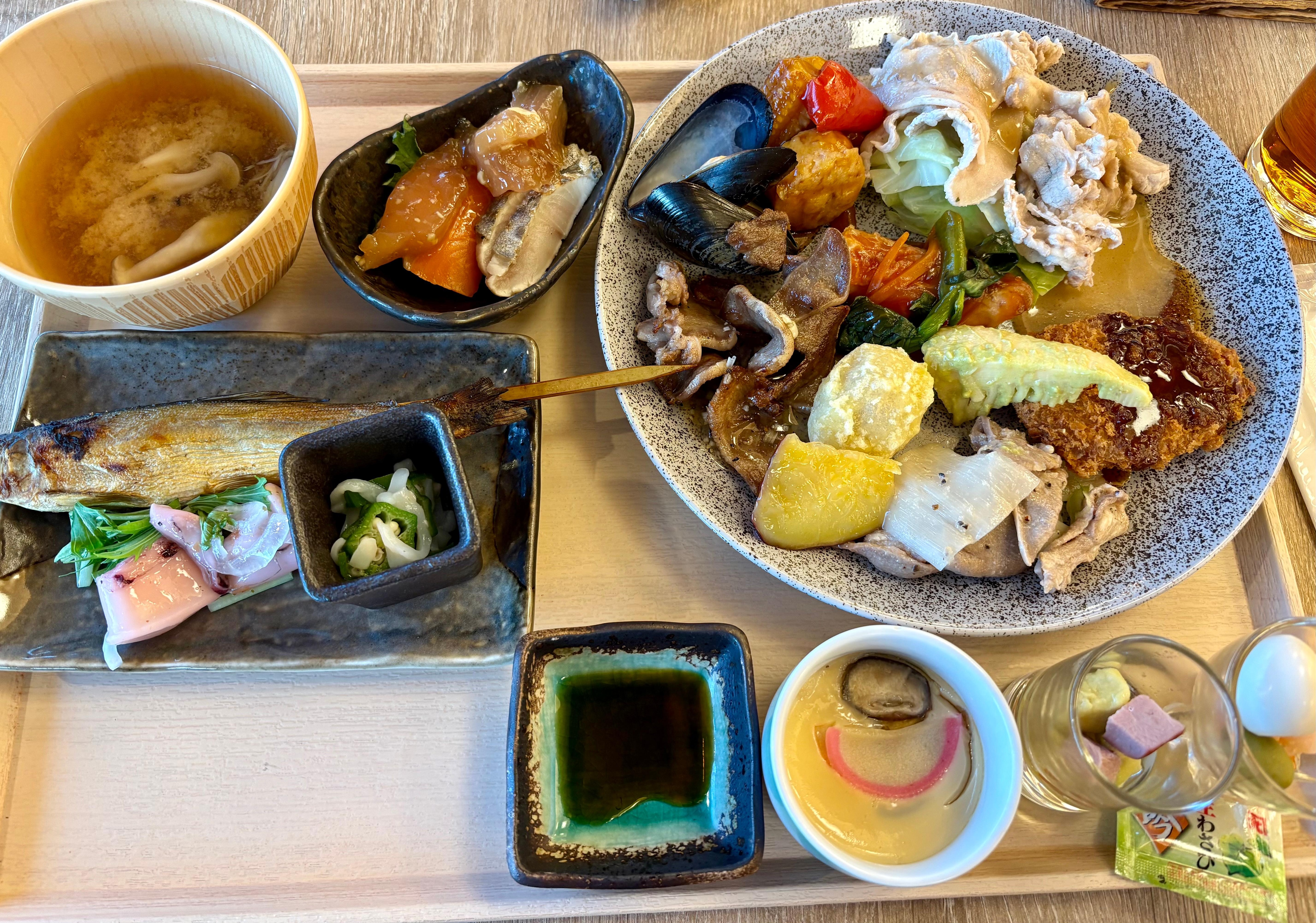 晩ご飯…つい色々取りすぎて…