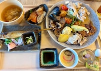 晩ご飯…つい色々取りすぎて…
