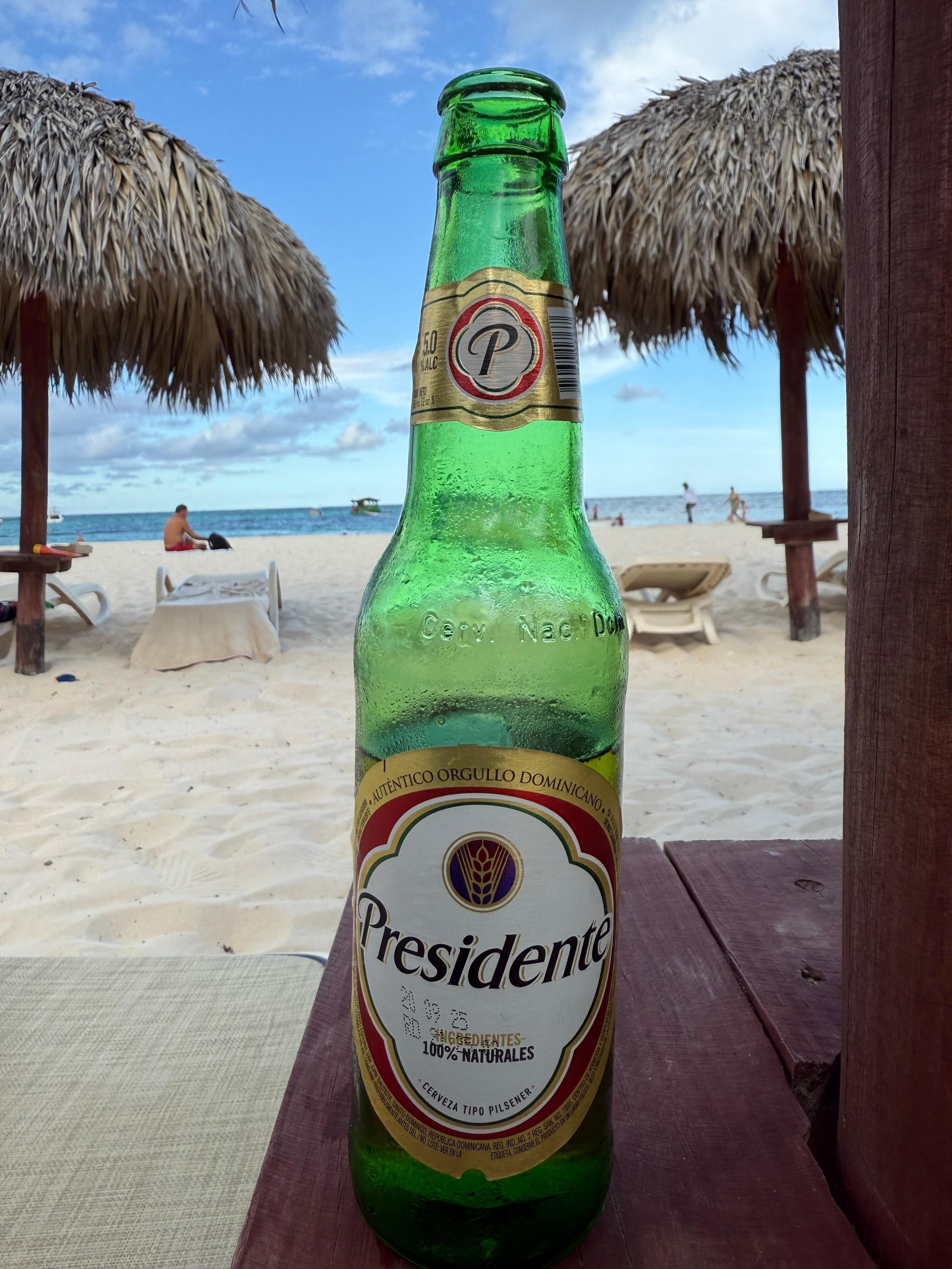 The hotel has staff on the beach that brings you food and drinks 