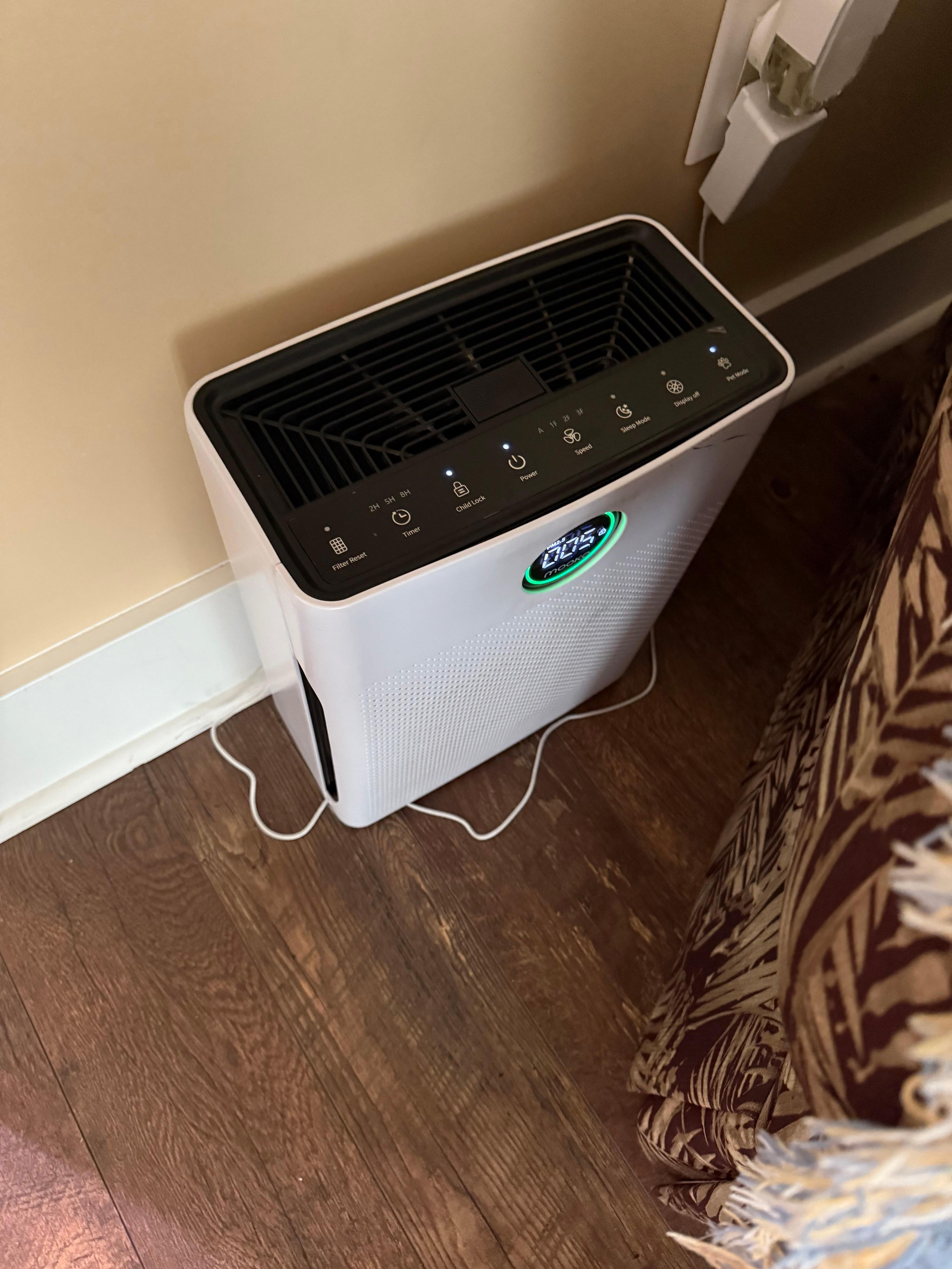 Air purifier to keep the bad smell out of the u it from pets 