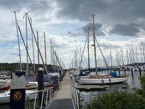 Im Yachthafen nebenan