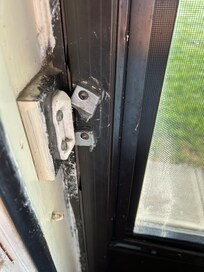 Broken handle back doot